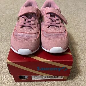 Saucony size 11.5 Wide girl shoe